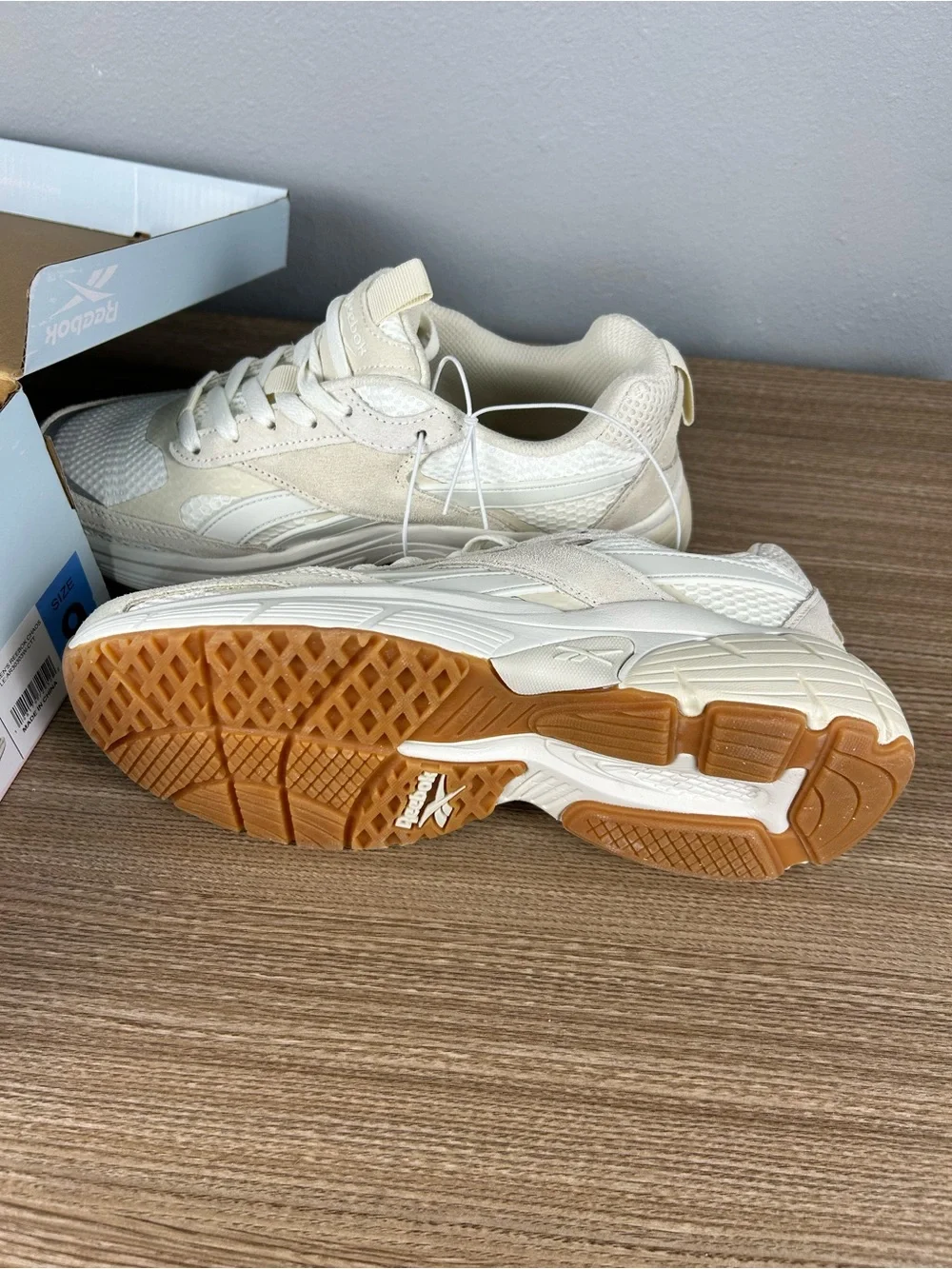 Reebok Women's tan natural Lace-Up chaos Sneakers size 9 - Picture 5 of 9